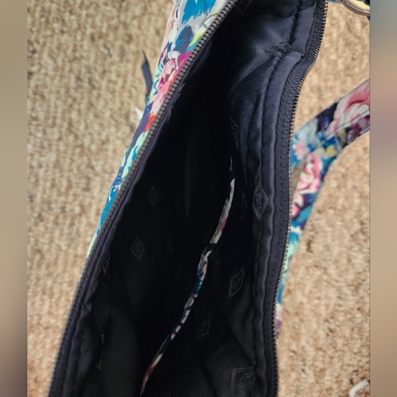 Vera Bradley Zip Top Hipster in Garden Grove - Picture 4 of 5